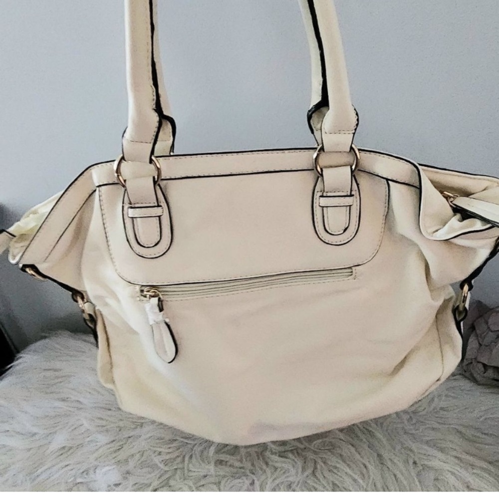 Studio 36 shoulder bag cream color new